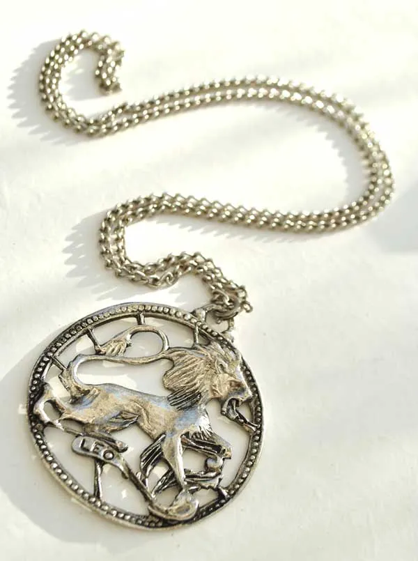 1970s Vintage Leo the Lion Zodiac Pendant Necklace on a Chain