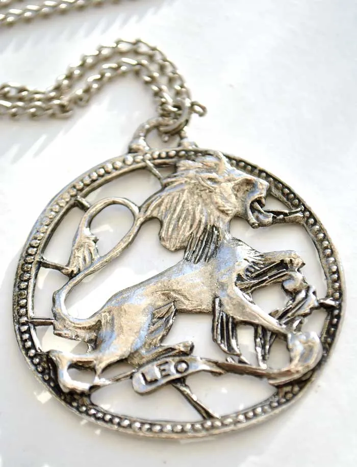 1970s Vintage Leo the Lion Zodiac Pendant Necklace on a Chain