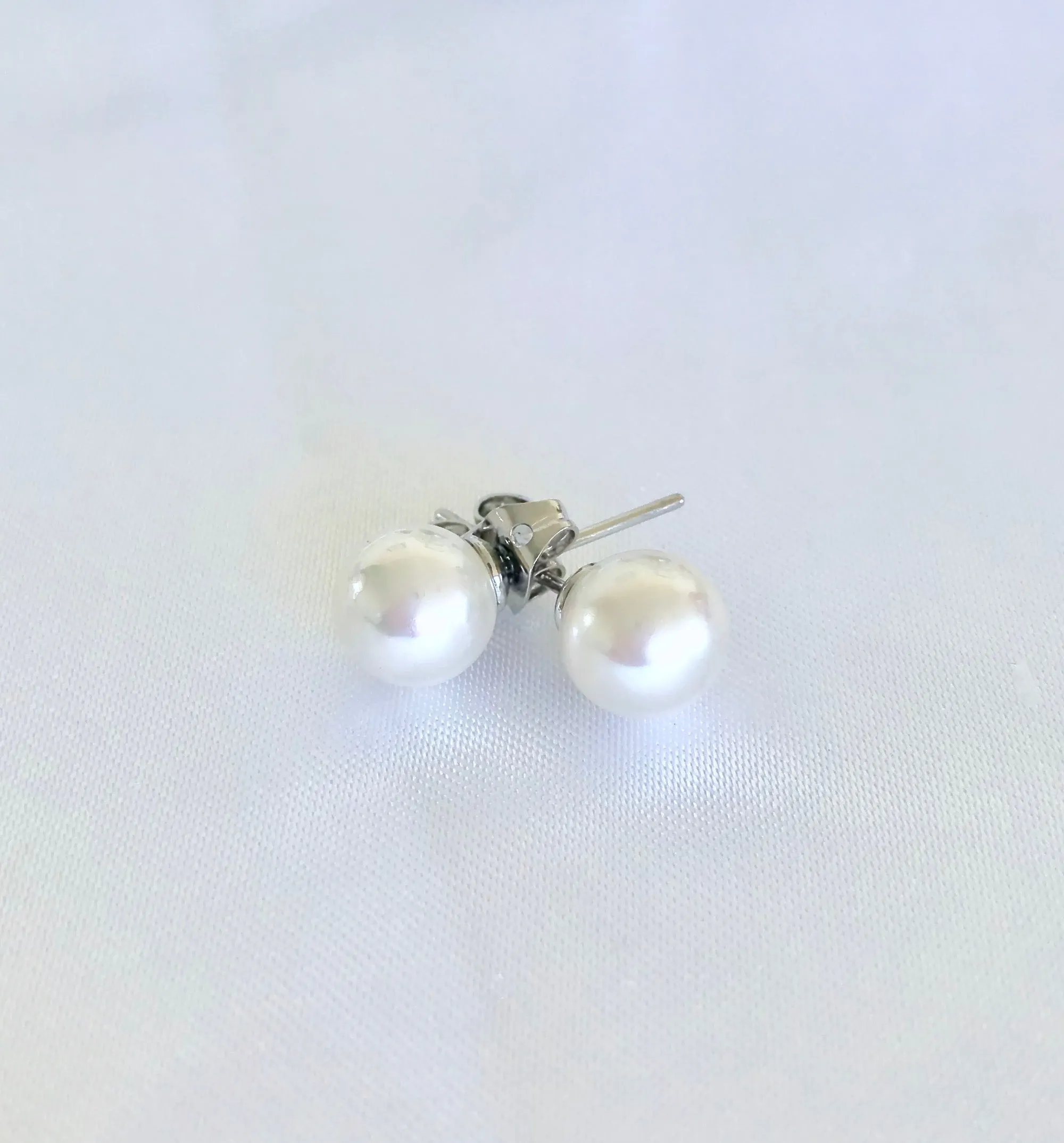 6mm Mother of Pearl Earrings