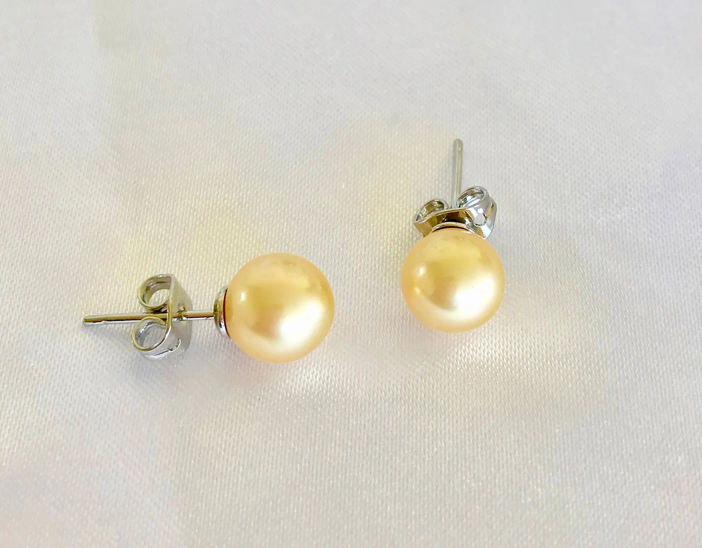 6mm Mother of Pearl Earrings