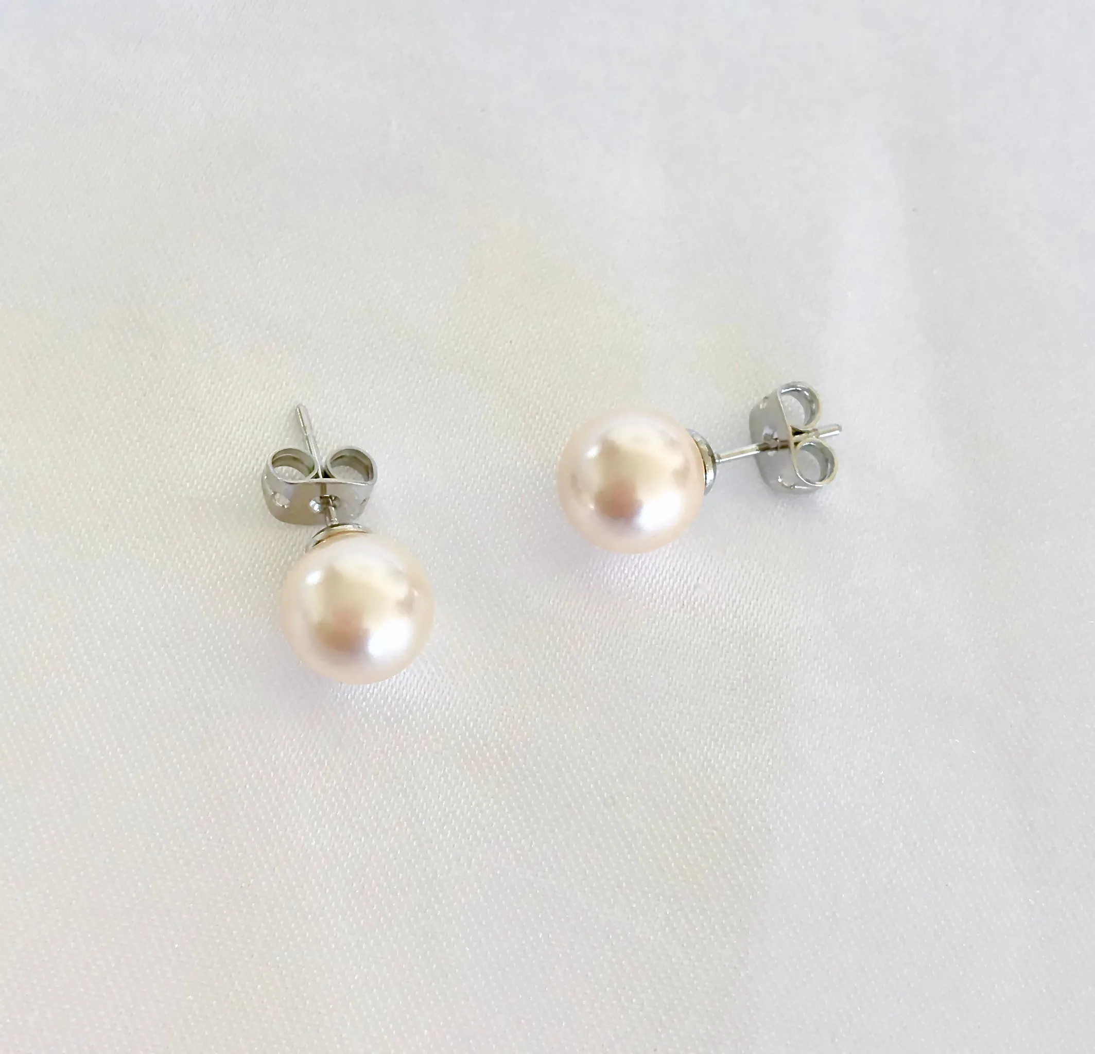 6mm Mother of Pearl Earrings