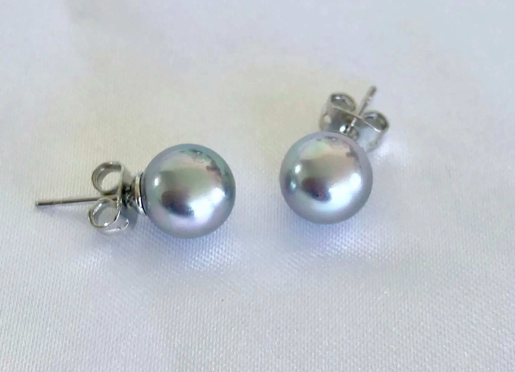 6mm Mother of Pearl Earrings