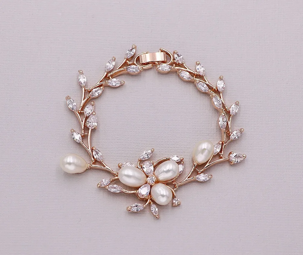 Dahlia Pearl Bracelet