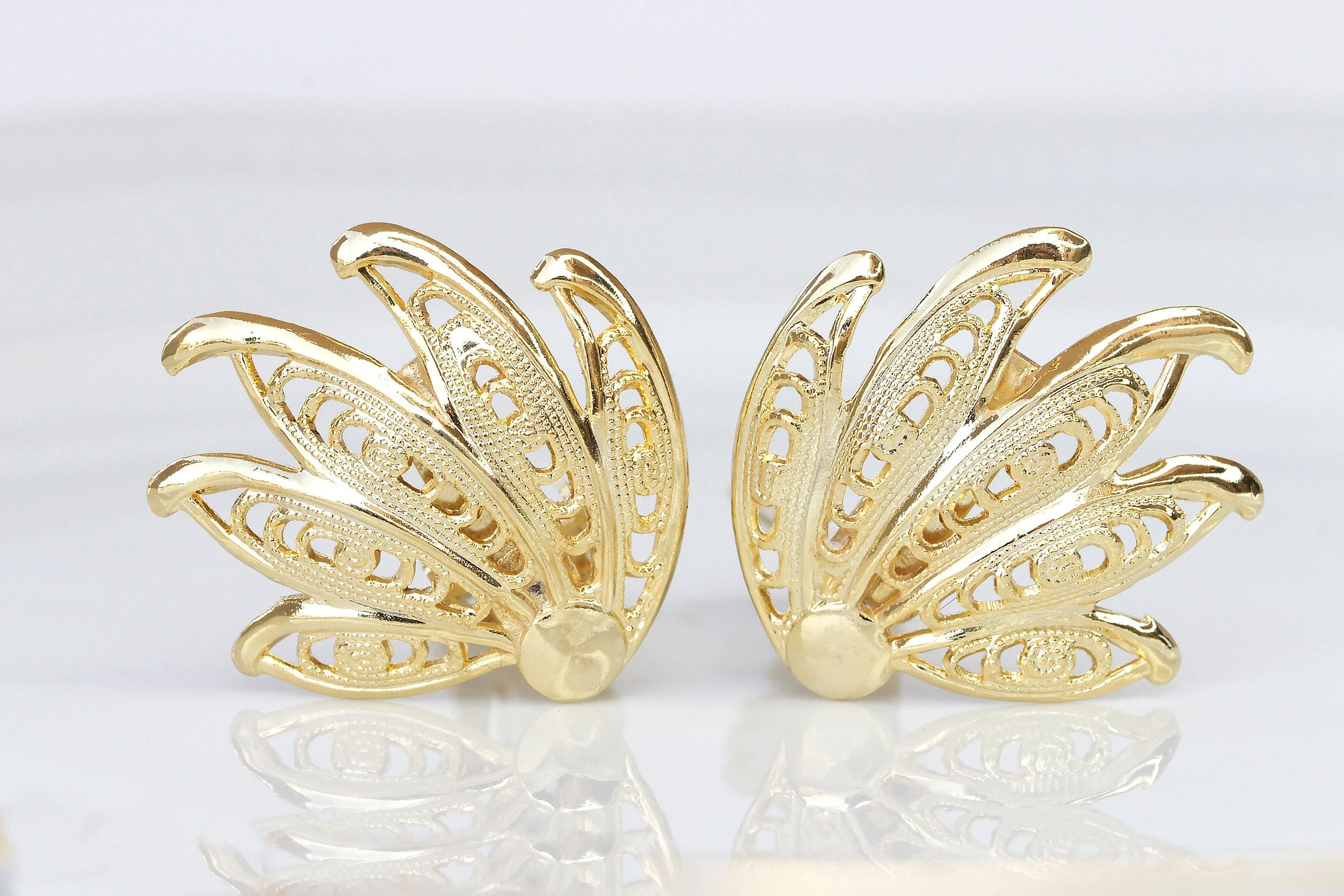 GOLD CLIPON EARRINGS