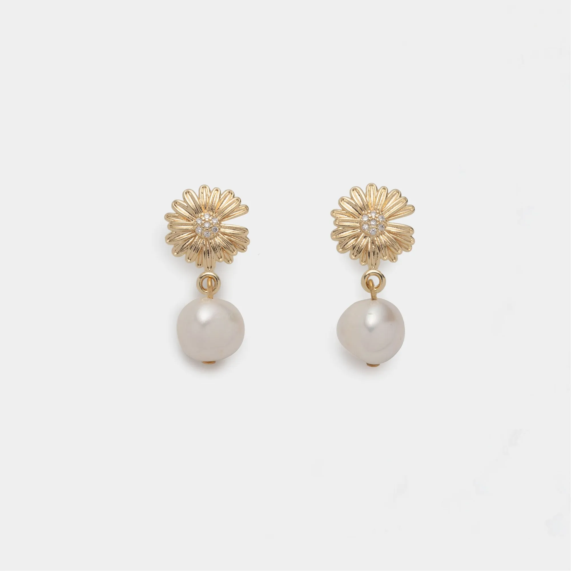 Lys Pearl Earrings