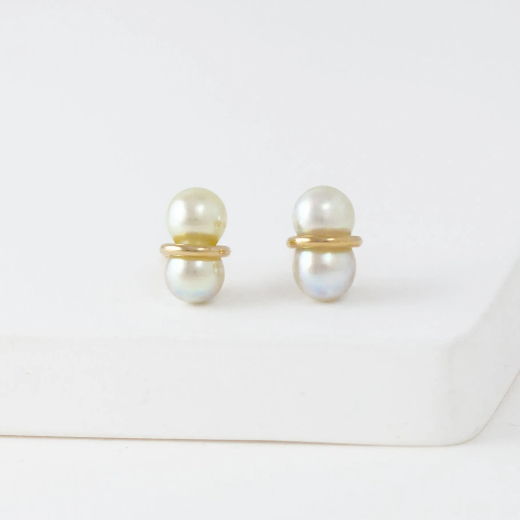 Medium twin pearl earrings