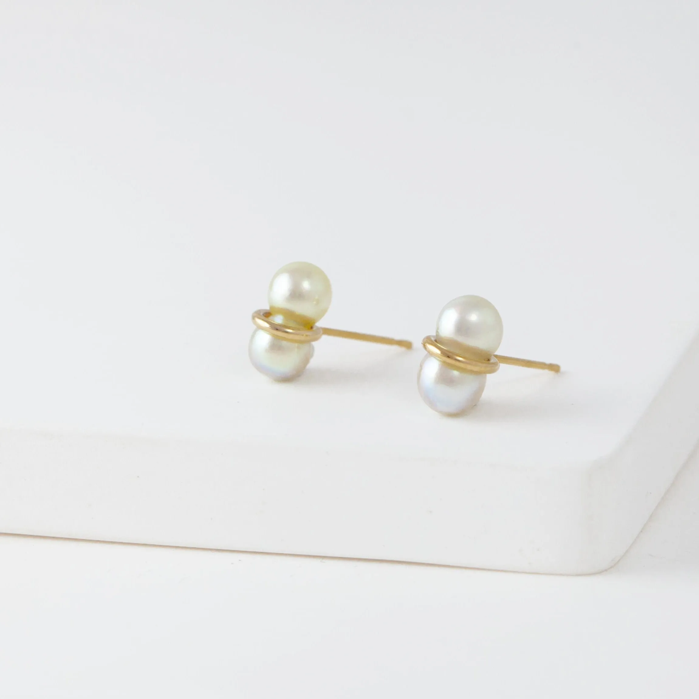 Medium twin pearl earrings