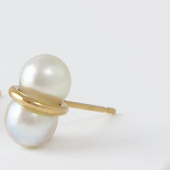 Medium twin pearl earrings