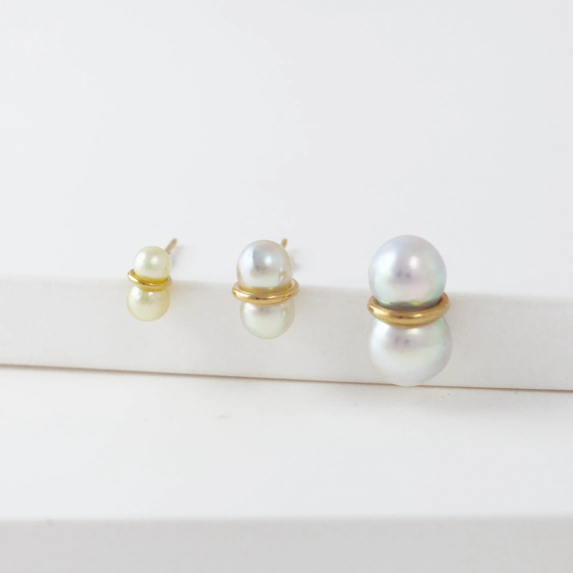 Medium twin pearl earrings