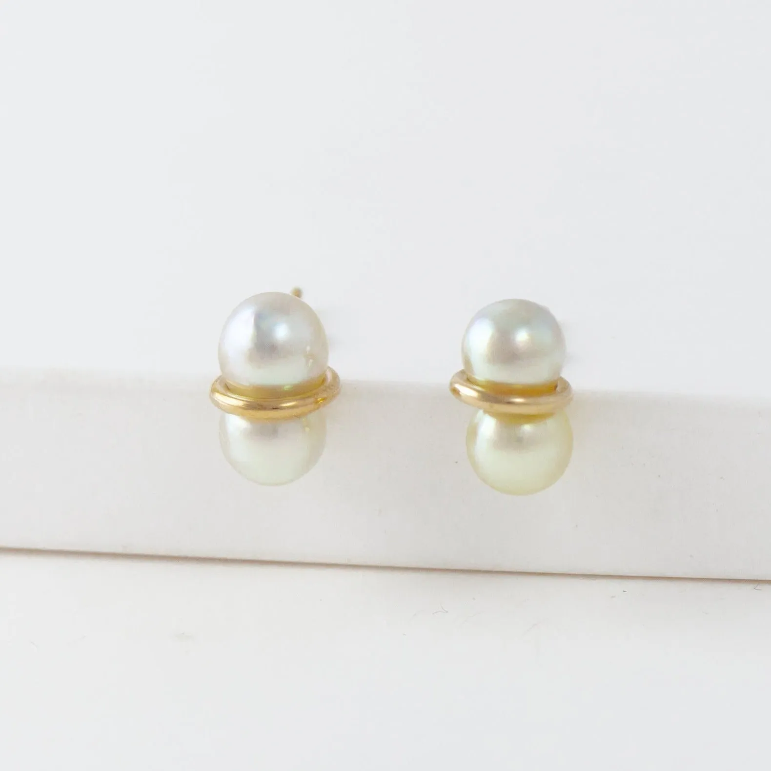 Medium twin pearl earrings