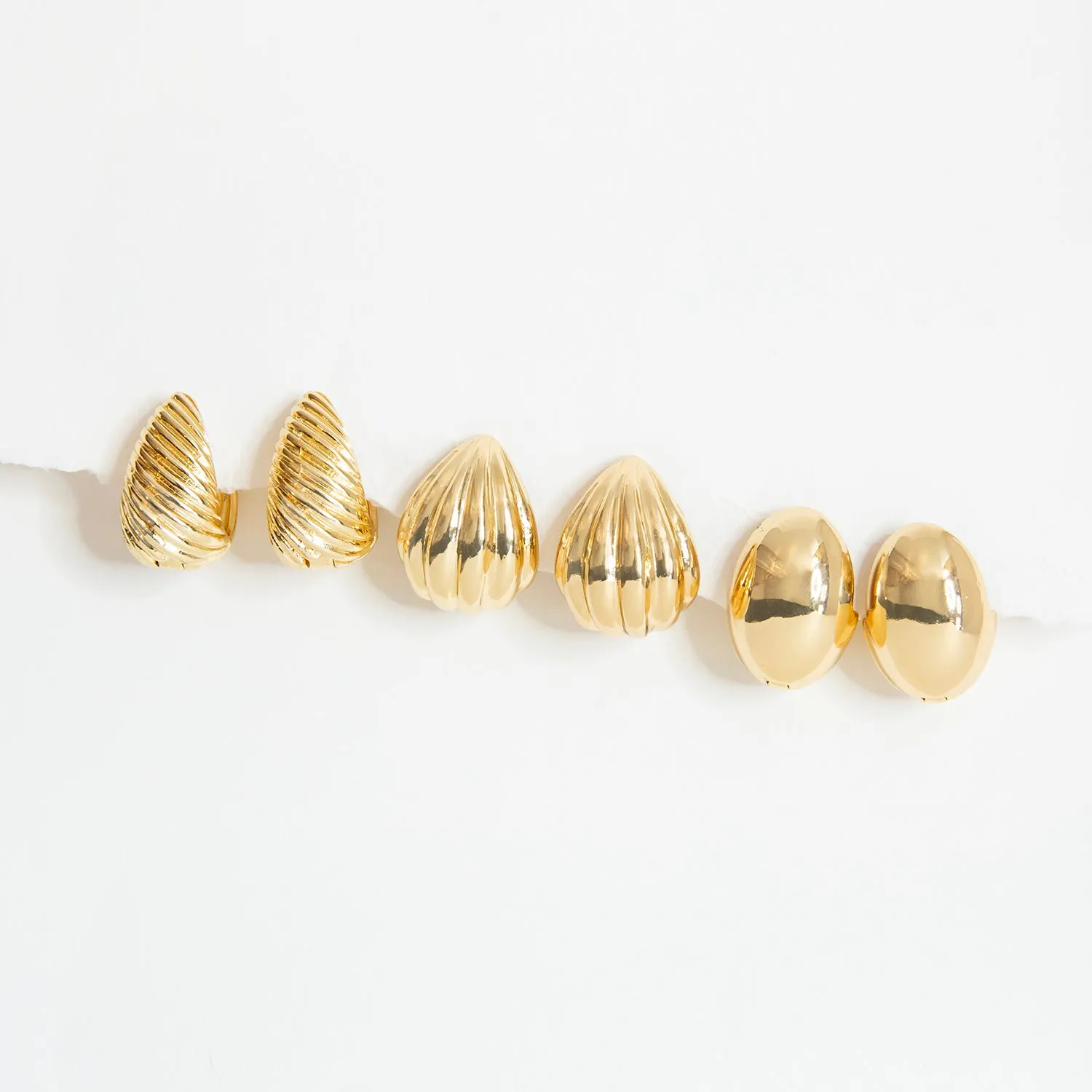 oval ribbed hinge closure earring