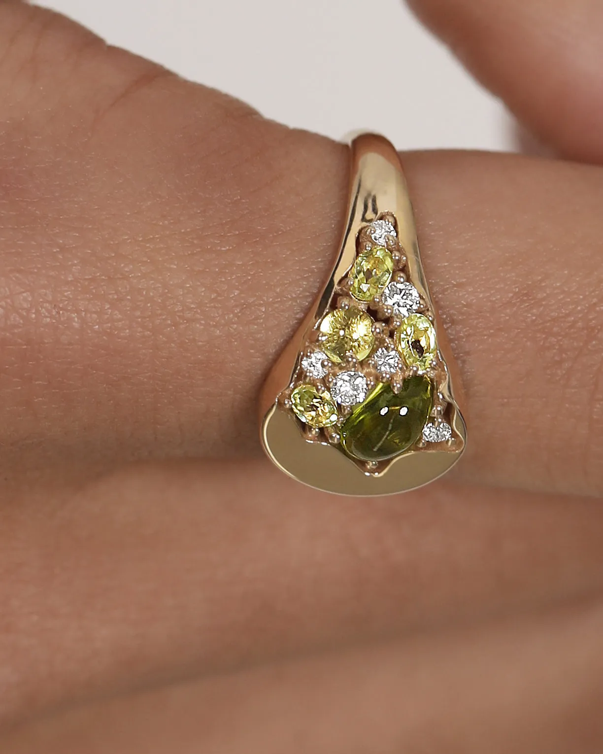 Sand Peridot Signet Ring