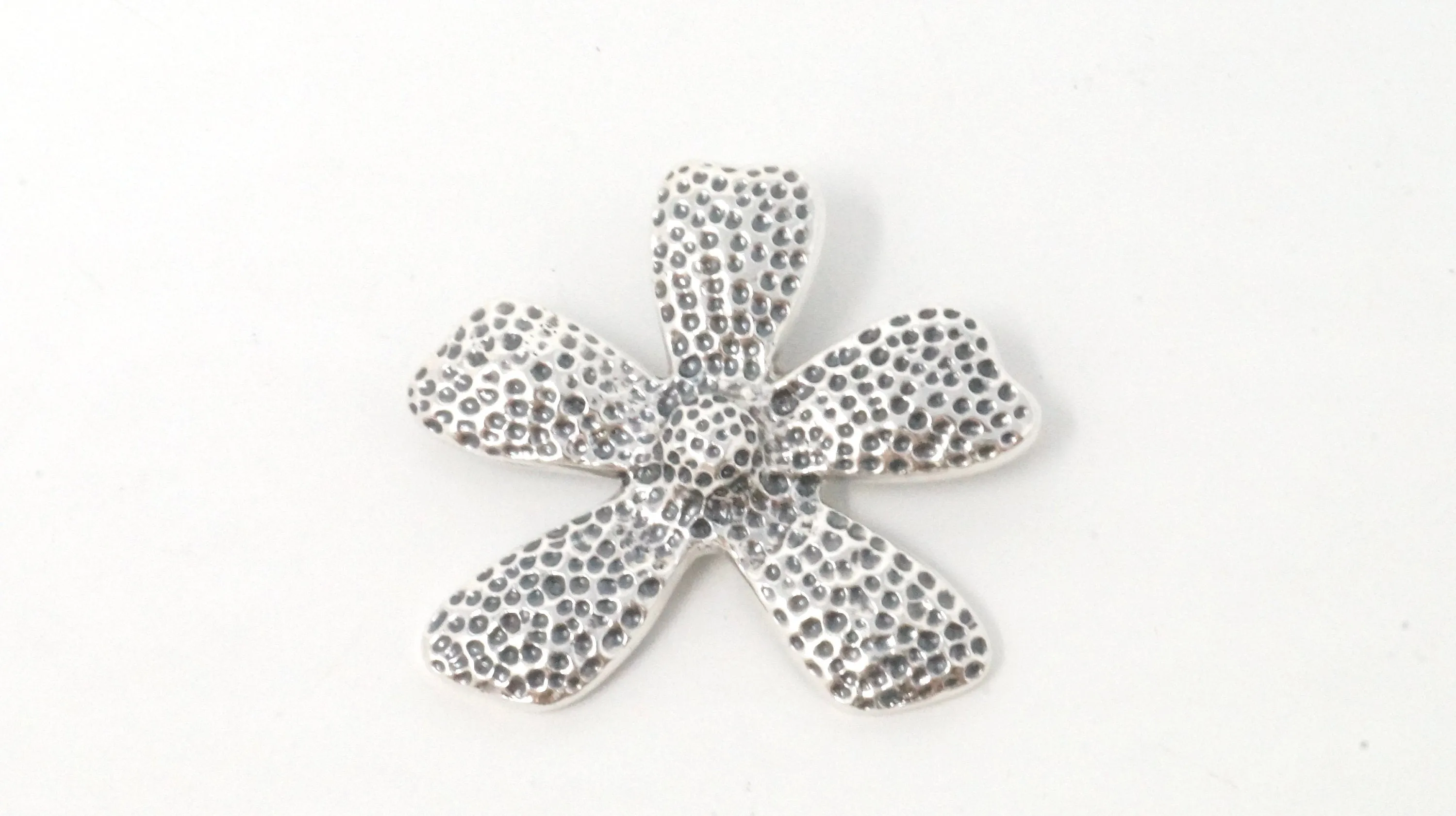 Vintage Designer Silpada Sterling Silver Hammered Daisy Flower Necklace Pendant